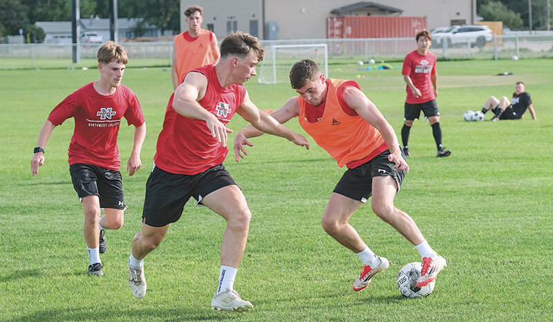 Sascha Knebel (center) defends against Shay Lonergan (right) during a scrimmage on Thursday. The Trappers return a number of sophomores to this year&rsquo;s team looking to make a better postseason push following a quarterfinal loss last season.
Tribune photo by Seth Romsa